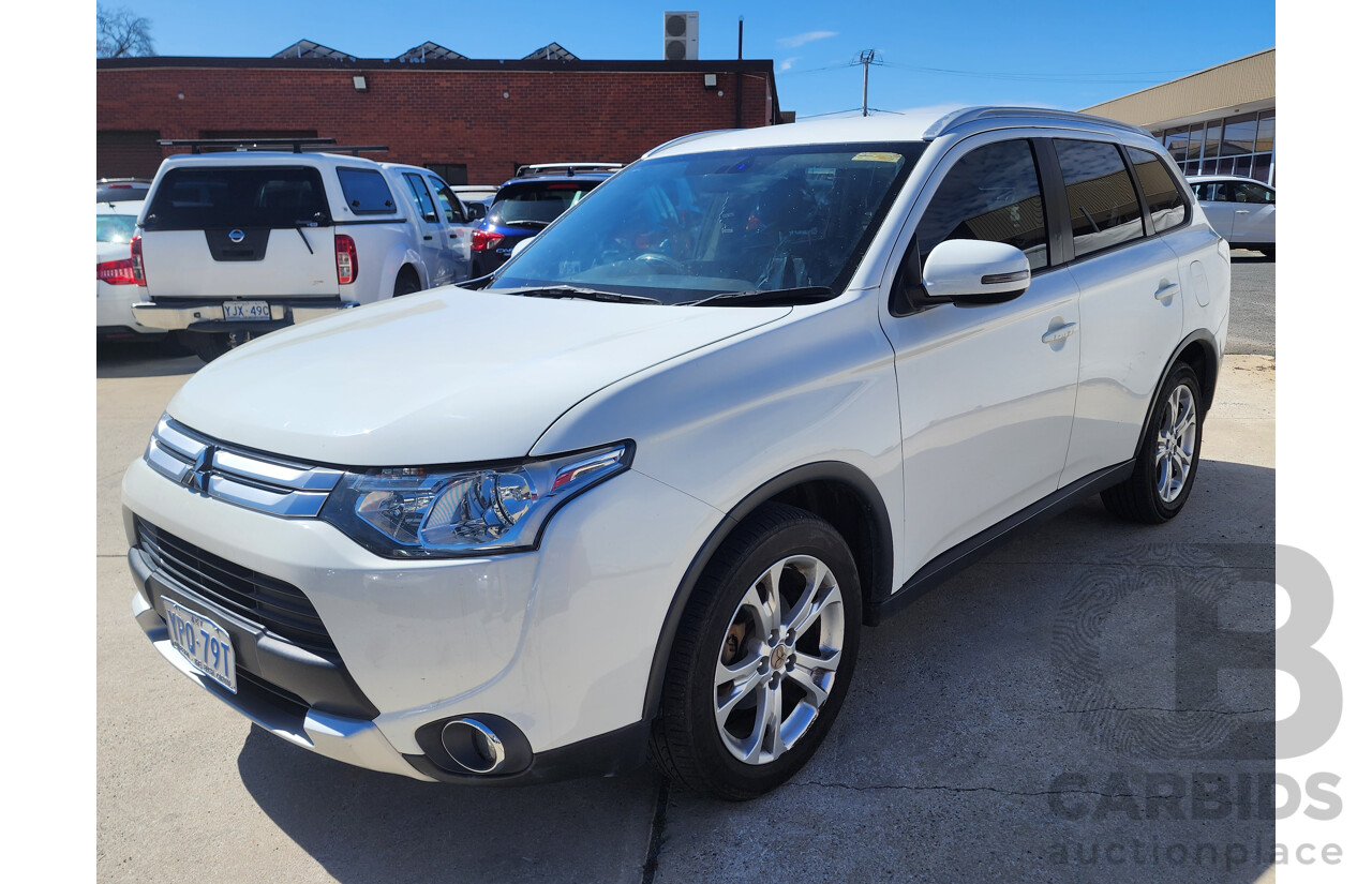 10/2014 Mitsubishi Outlander LS (4x4) ZJ MY14.5 4d Wagon White 2.3L