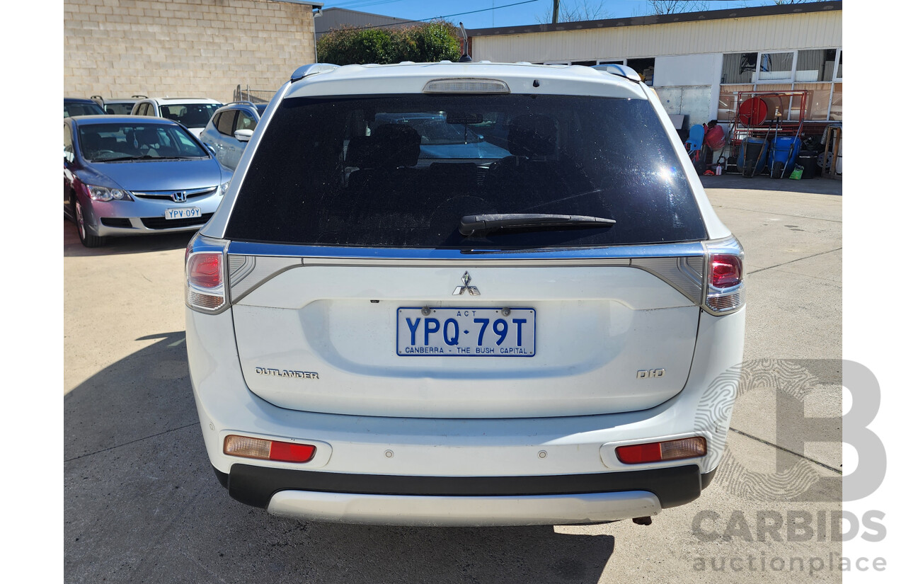 10/2014 Mitsubishi Outlander LS (4x4) ZJ MY14.5 4d Wagon White 2.3L