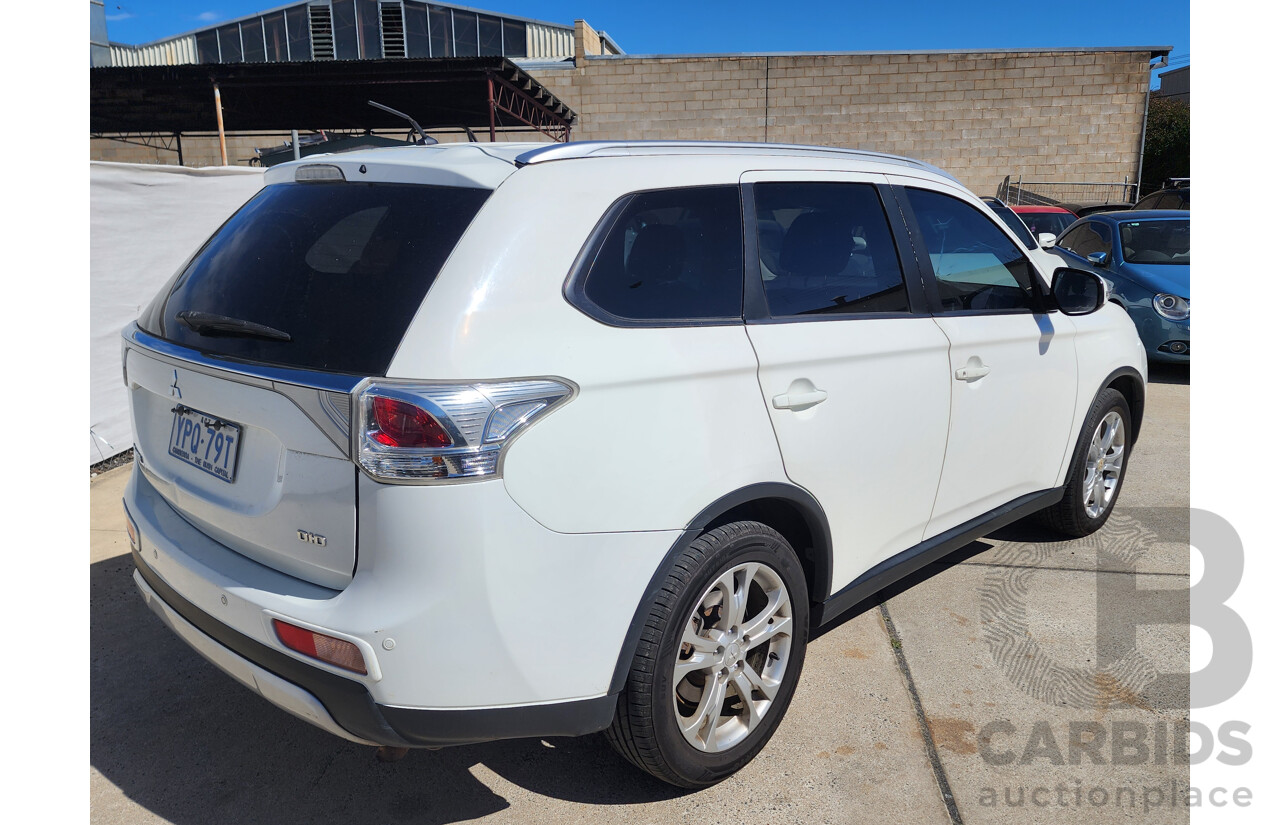 10/2014 Mitsubishi Outlander LS (4x4) ZJ MY14.5 4d Wagon White 2.3L
