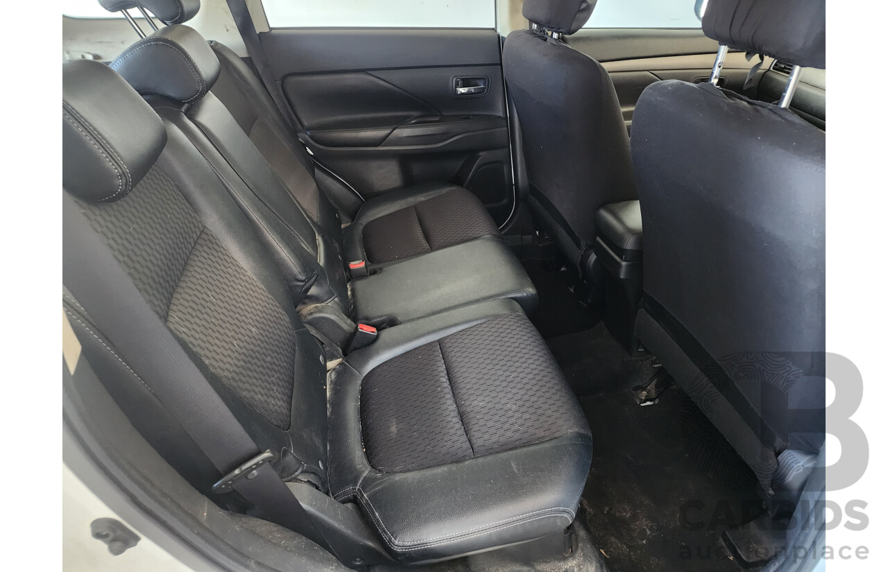 10/2014 Mitsubishi Outlander LS (4x4) ZJ MY14.5 4d Wagon White 2.3L