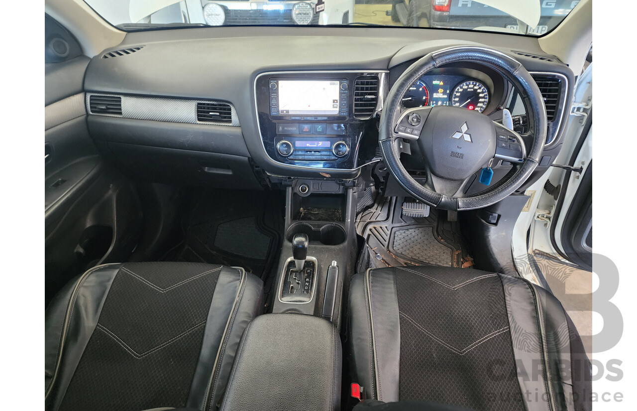 10/2014 Mitsubishi Outlander LS (4x4) ZJ MY14.5 4d Wagon White 2.3L