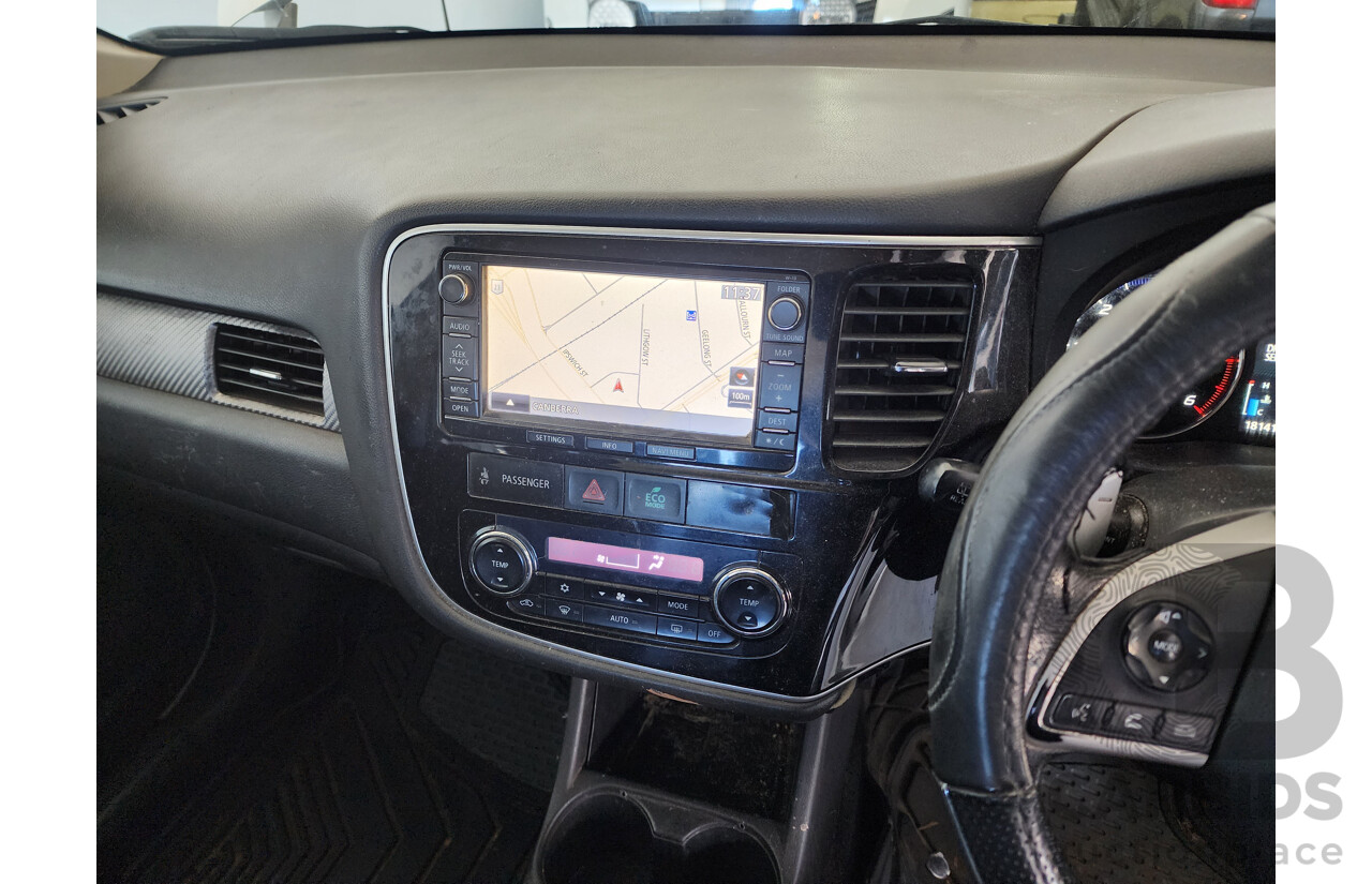 10/2014 Mitsubishi Outlander LS (4x4) ZJ MY14.5 4d Wagon White 2.3L