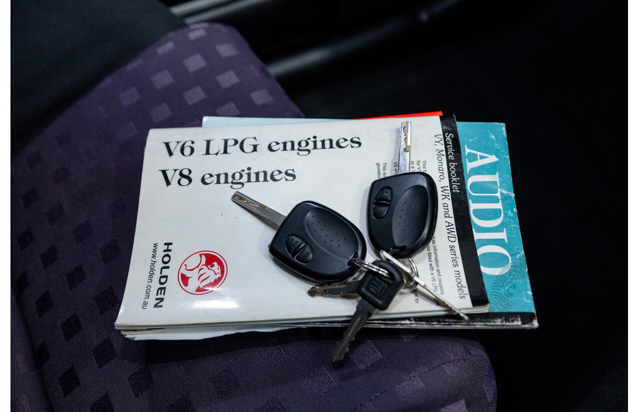 4/2004 Holden Crewman SS VYII Crew Cab Utility Cosmo Purple V8 5.7L