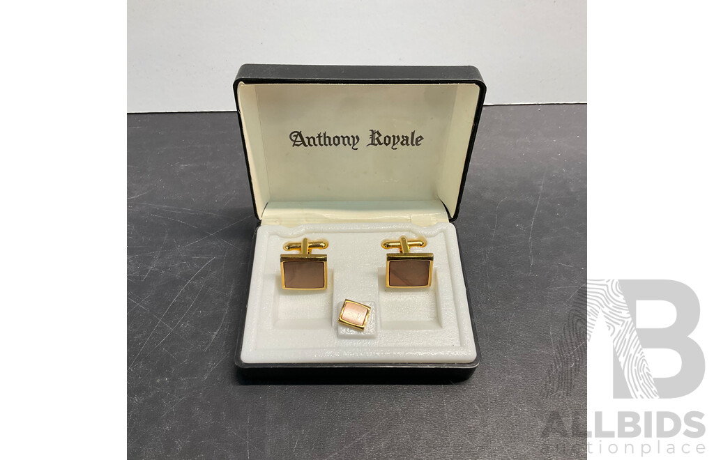 Vintage PARKER & SHEAFFER Fountain Pen & ANTHONY ROYALE Square Brown Cufflinks & Assorted of Vintage Wallet/Keytainer/Case & More