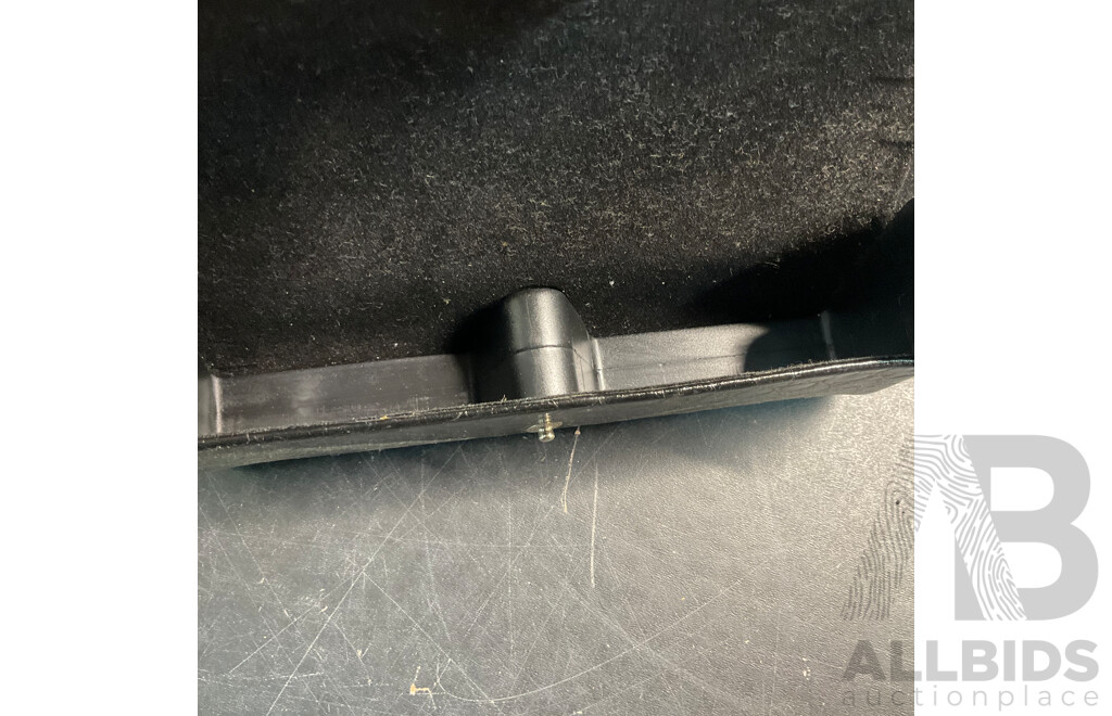 Vintage PARKER & SHEAFFER Fountain Pen & ANTHONY ROYALE Square Brown Cufflinks & Assorted of Vintage Wallet/Keytainer/Case & More