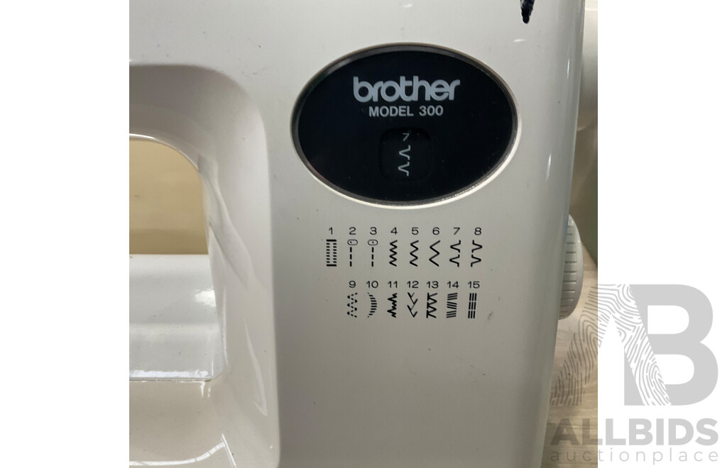 BROTHER 300 Sewing Machine & Large Lot of Sewing Tools/Accessories