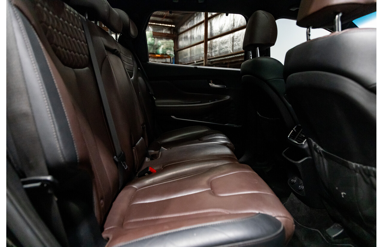 02/2020 Hyundai Santa Fe Highlander (4x4) TM MY20 4d Wagon Phantom Black Turbo Diesel 2.2L - 7 Seater