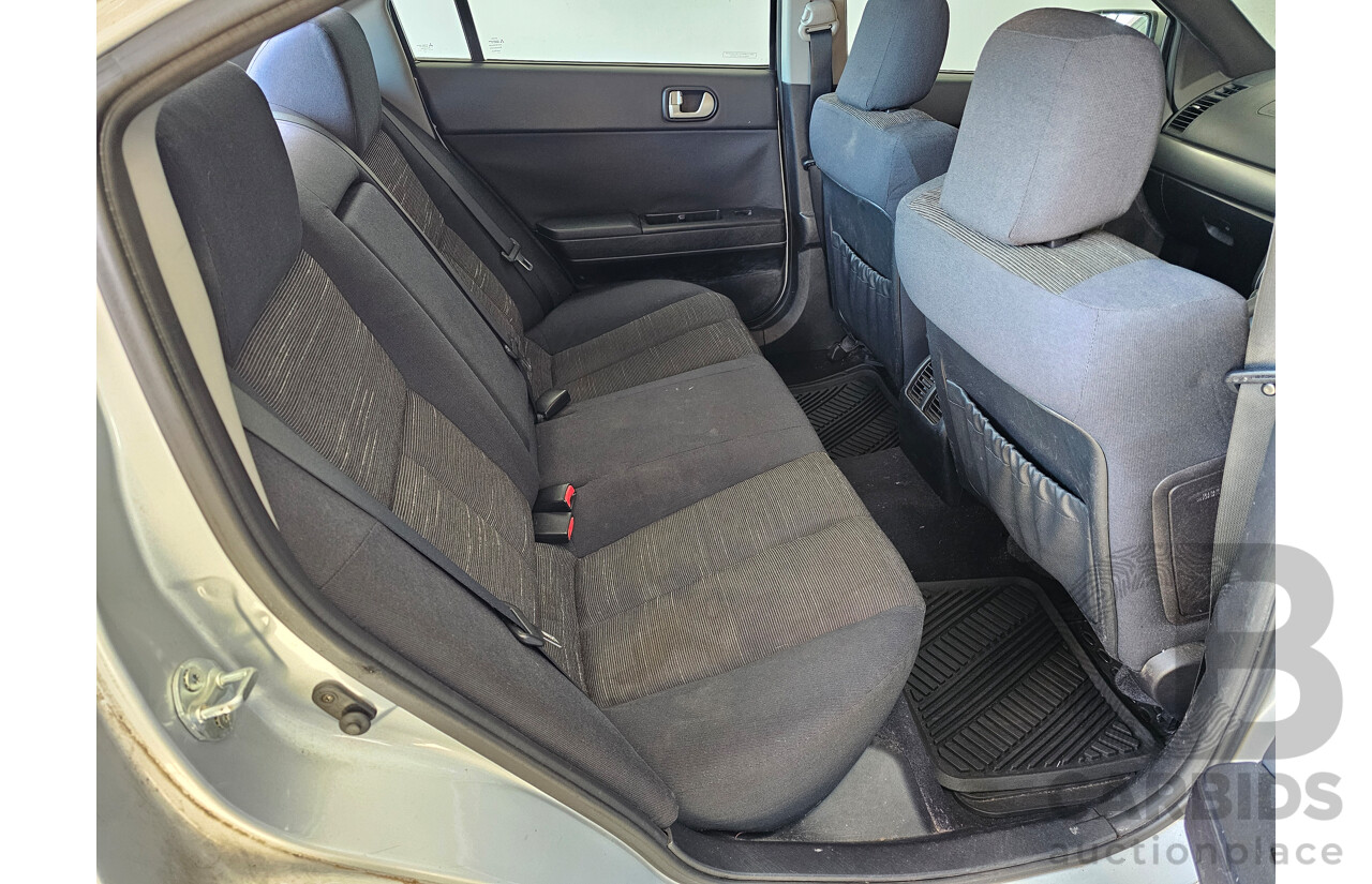 10/2005 Mitsubishi 380  DB 4d Sedan Silver 3.8L