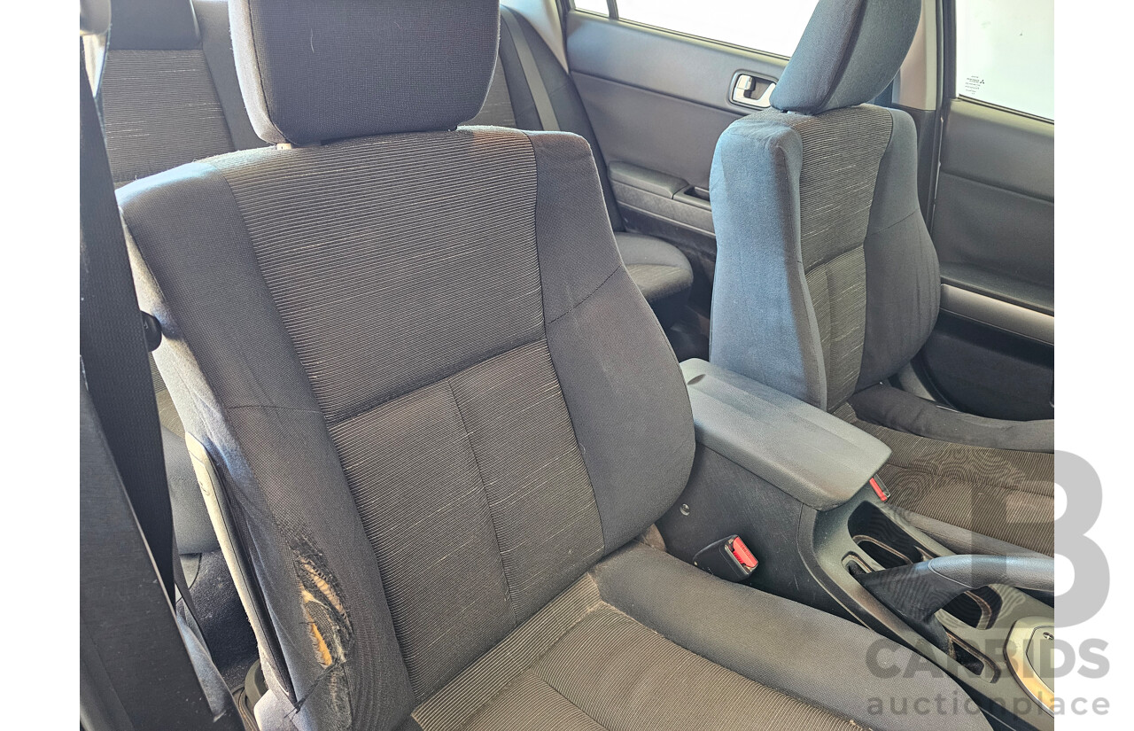 10/2005 Mitsubishi 380  DB 4d Sedan Silver 3.8L