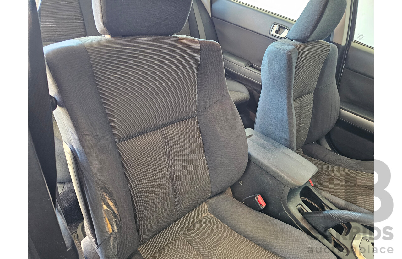 10/2005 Mitsubishi 380  DB 4d Sedan Silver 3.8L