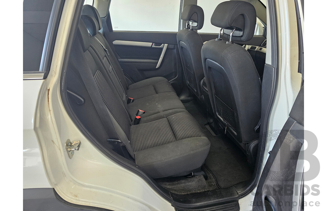 6/2013 Holden Captiva 7 SX (fwd) CG MY13 4d Wagon White 2.4L