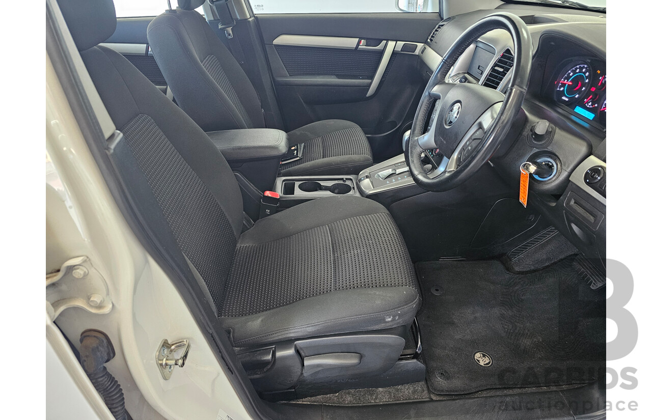 6/2013 Holden Captiva 7 SX (fwd) CG MY13 4d Wagon White 2.4L