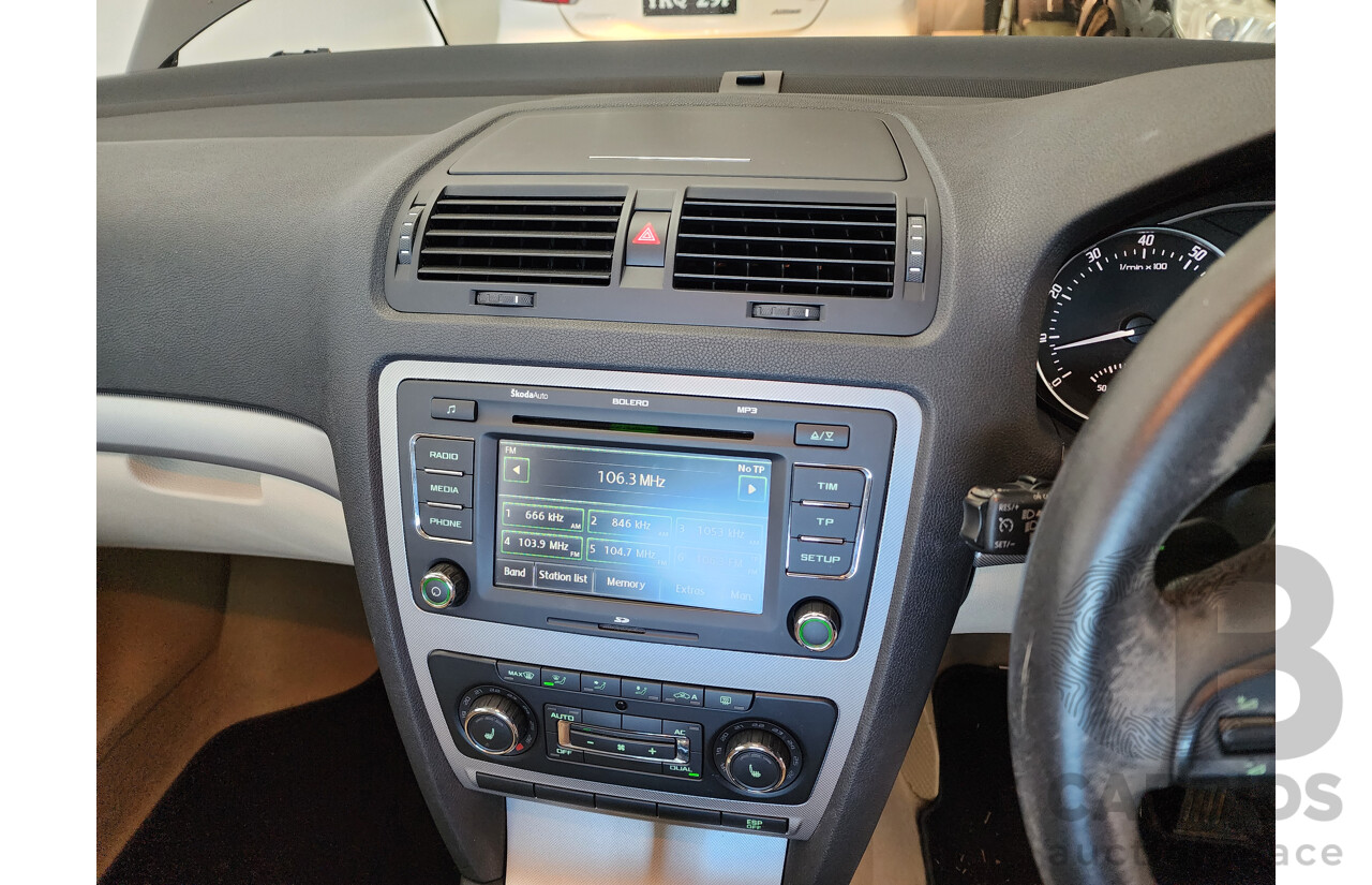 11/2009 Skoda Octavia 1.8 TSI 1Z MY09 5d Liftback Black 1.8L