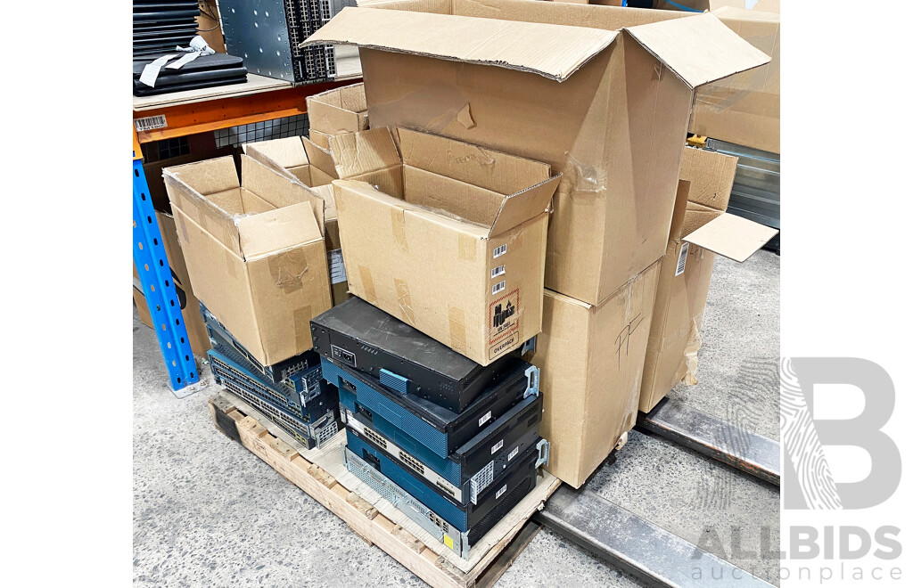 Pallet Lot of Assorted IT Switches/Docks/Routers