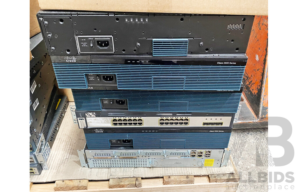 Pallet Lot of Assorted IT Switches/Docks/Routers