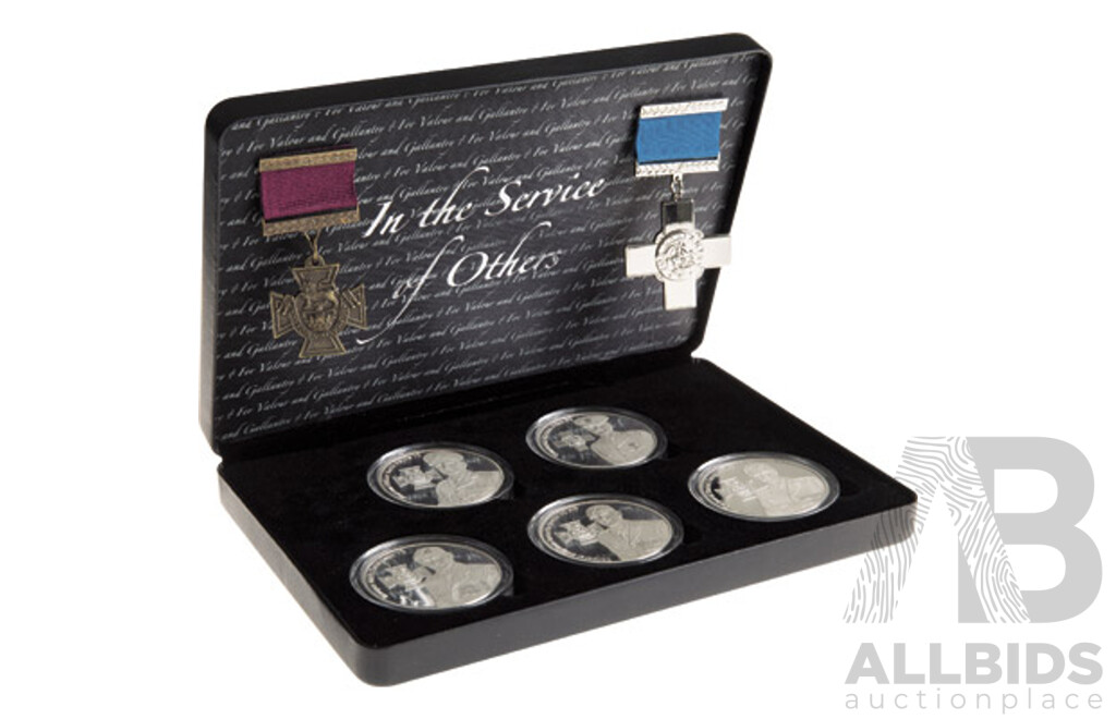 Military Shop - In The Service of Others VC - GC Limited Medallion Set