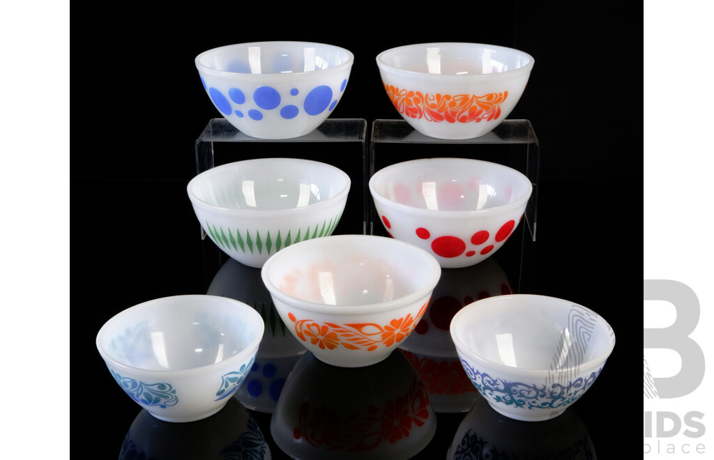 Collection Seven Funky Retro Glass Mixing Bowls