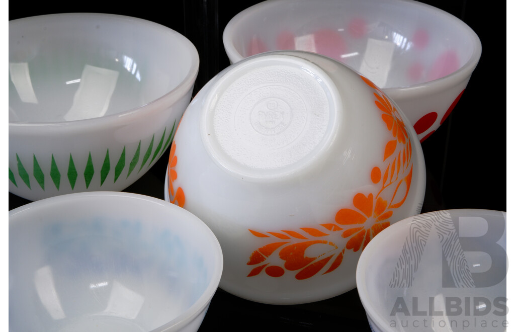 Collection Seven Funky Retro Glass Mixing Bowls