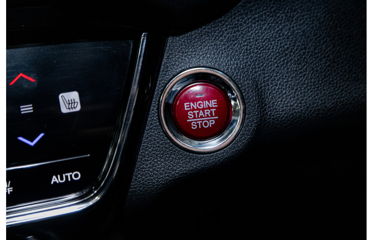 06/2016 Honda HR-V Vti-L 4d Wagon Pearl Orchid White 1.8L