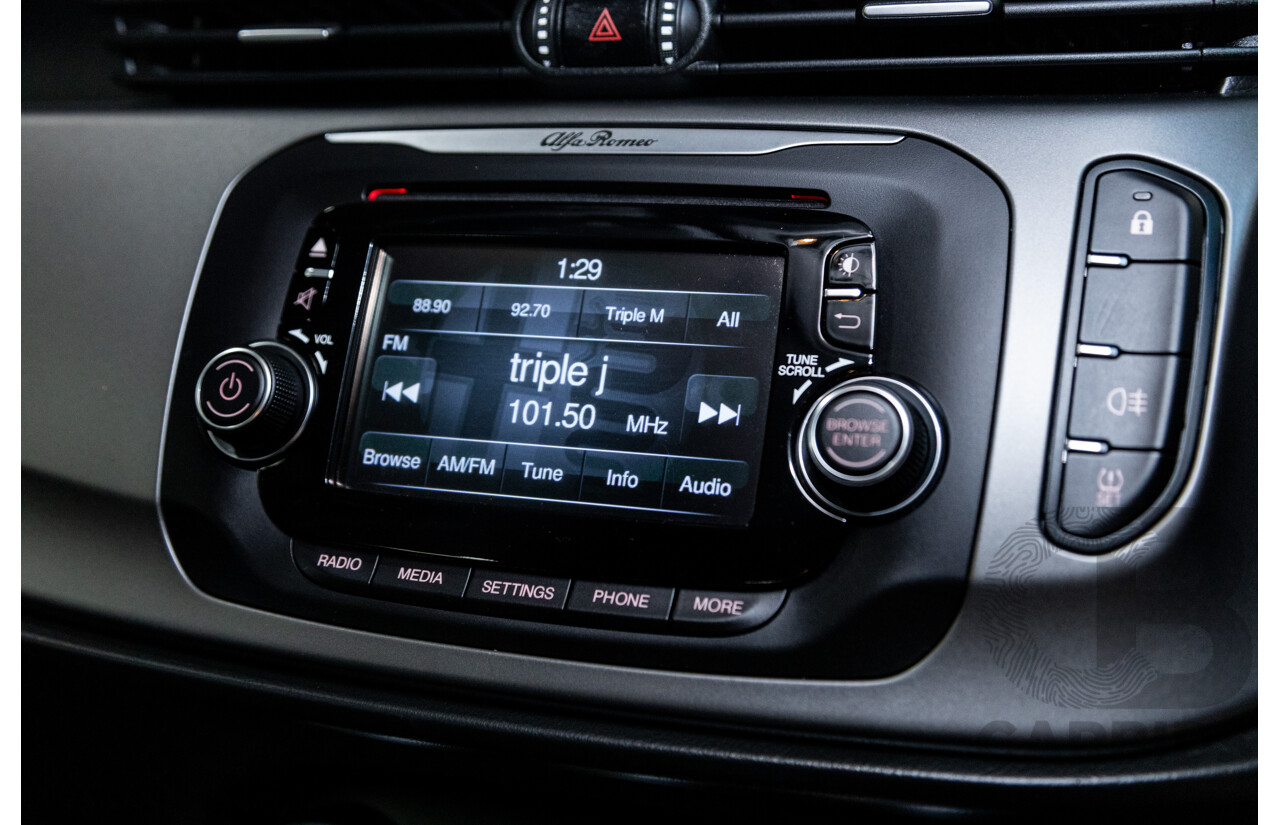 2/2015 Alfa Romeo Giulietta Progression Hatchback Alfa Red Turbo 1.4L