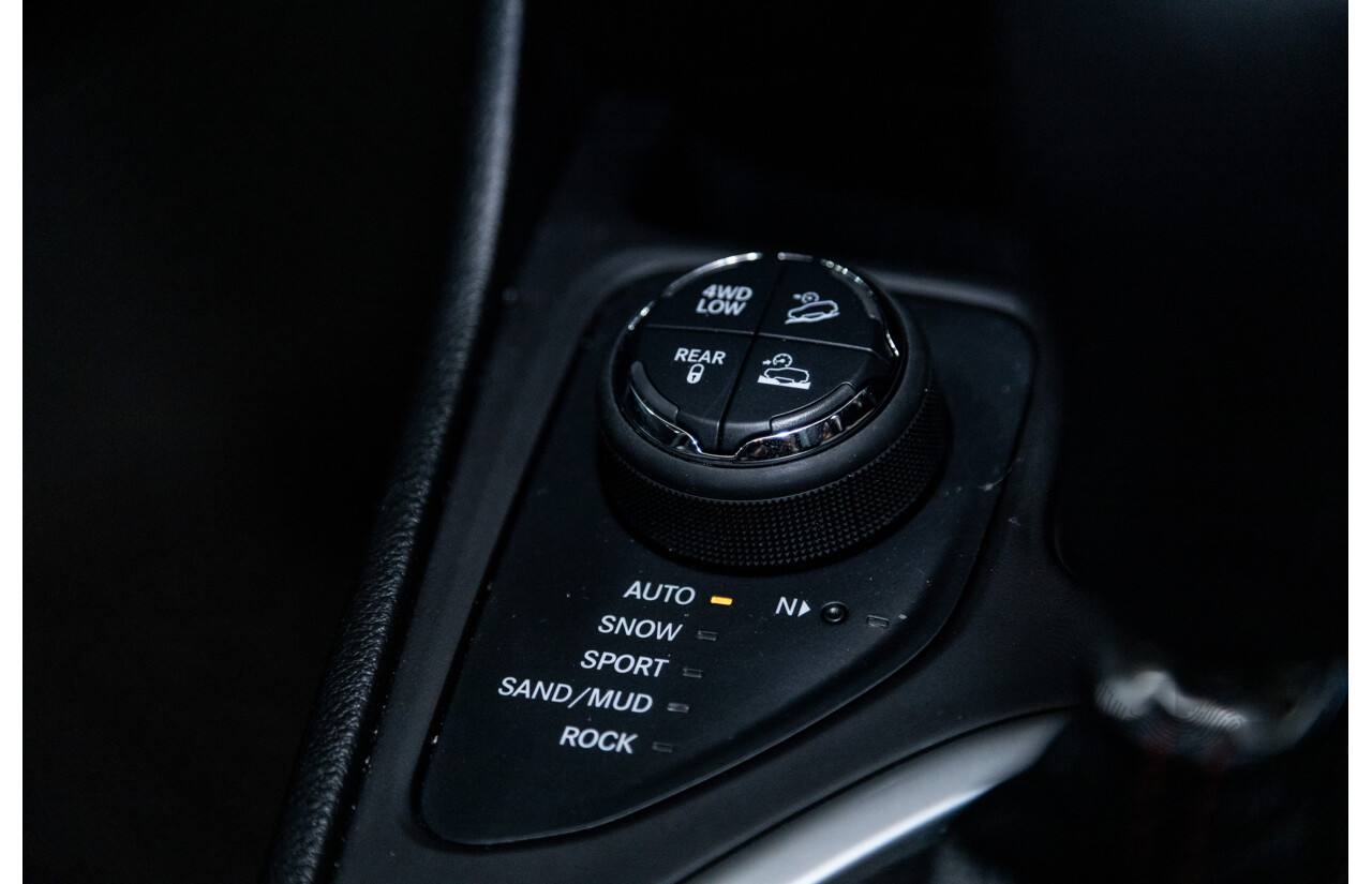 09/2014 Jeep Cherokee Trailhawk (4x4) KL 4d Wagon Granite Crystal Pearl V6 3.2L