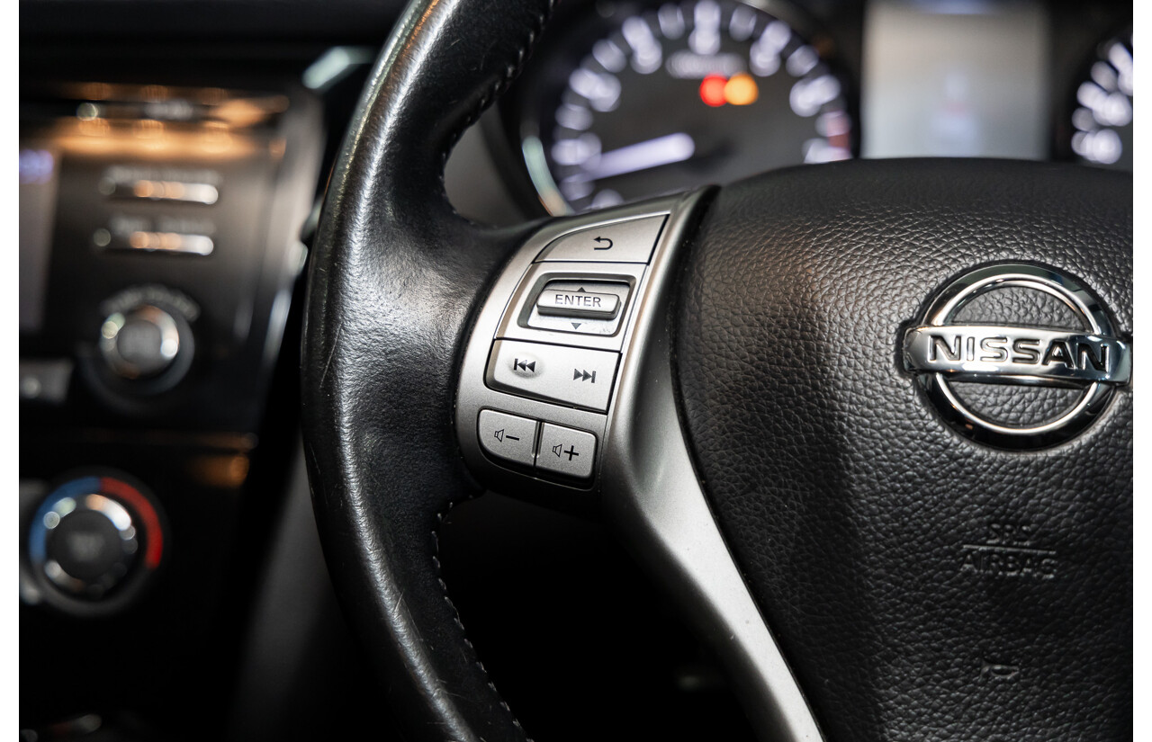 10/2016 Nissan Qashqai ST (FWD) J11 4d Wagon Pearl Black Metallic 2.0L