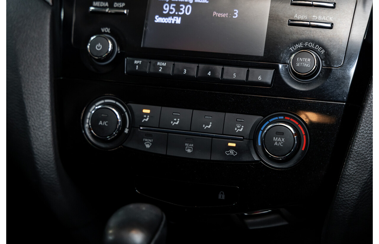 10/2016 Nissan Qashqai ST (FWD) J11 4d Wagon Pearl Black Metallic 2.0L