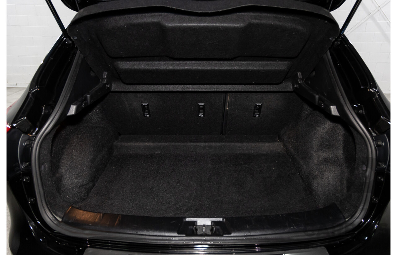 10/2016 Nissan Qashqai ST (FWD) J11 4d Wagon Pearl Black Metallic 2.0L