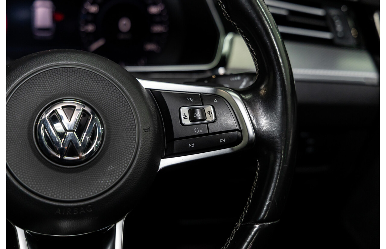 01/2017 Volkswagen Passat 206TSI R-LINE (AWD) 3C MY17 4D Wagon Pure White Turbo 2.0L