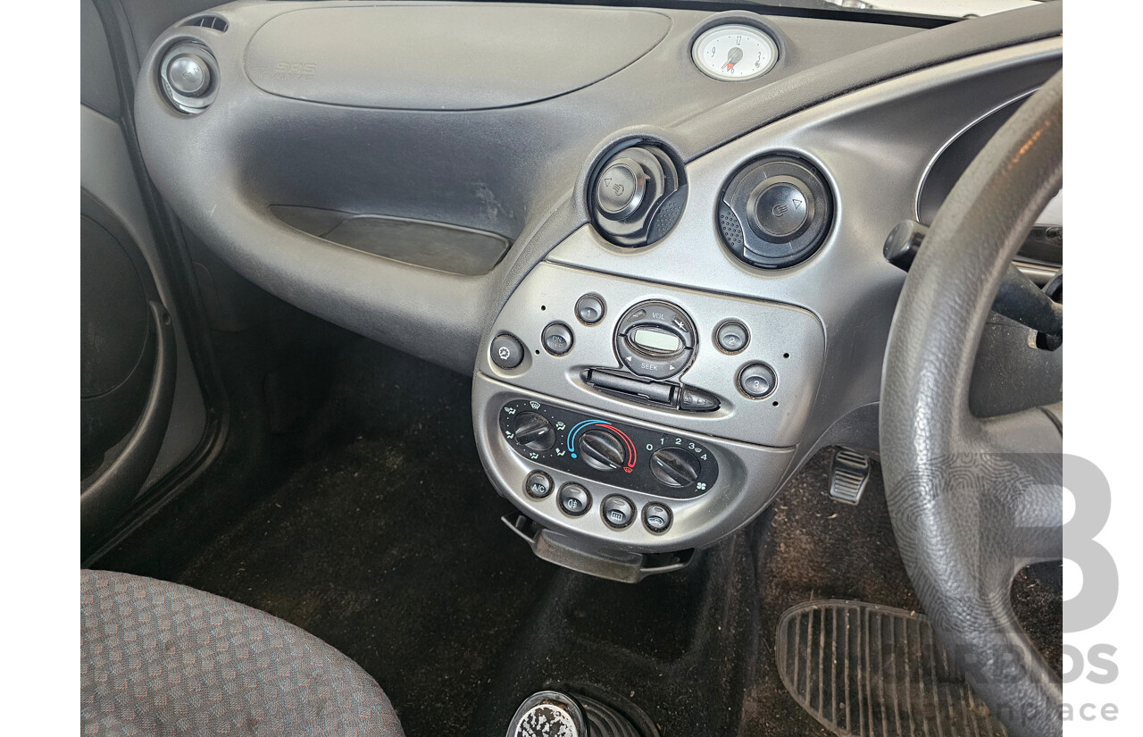 7/2001 Ford KA   3d Hatchback Silver 1.3L