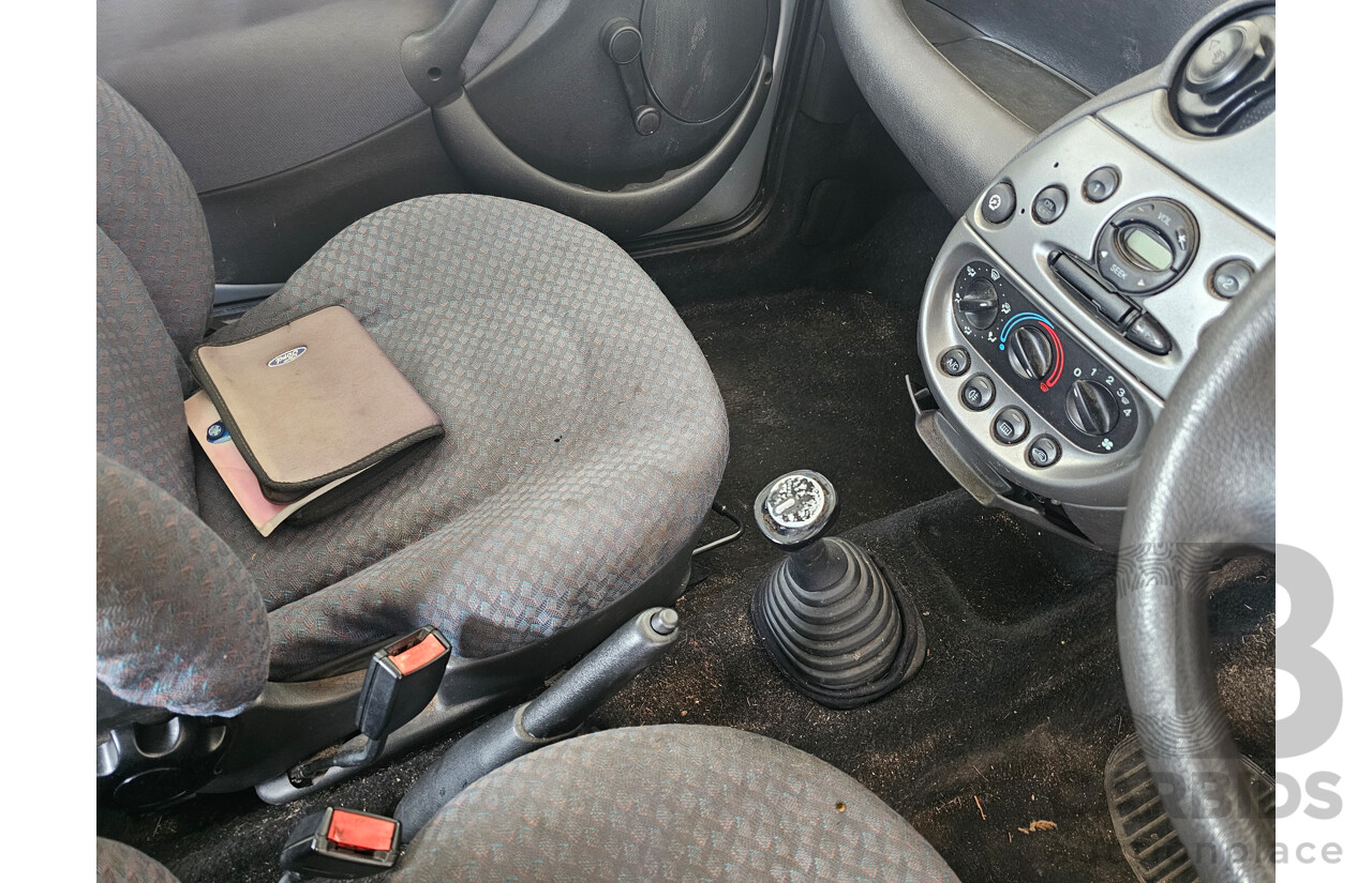 7/2001 Ford KA   3d Hatchback Silver 1.3L