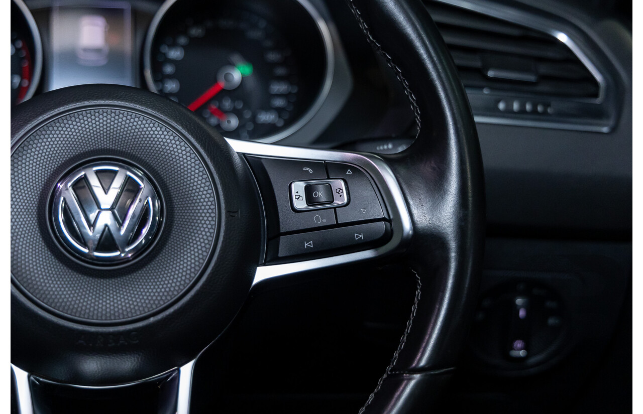 09/2018 Volkswagen Tiguan R-Line ALLSPACE 162 TSI HIGHLINE (AWD) 5NA MY18 4D Wagon Deep Black Pearl Turbo 2.0L - 7 Seater