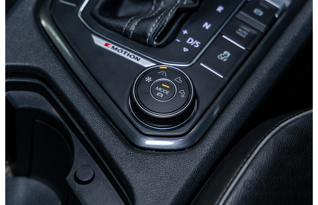 09/2018 Volkswagen Tiguan R-Line ALLSPACE 162 TSI HIGHLINE (AWD) 5NA MY18 4D Wagon Deep Black Pearl Turbo 2.0L - 7 Seater