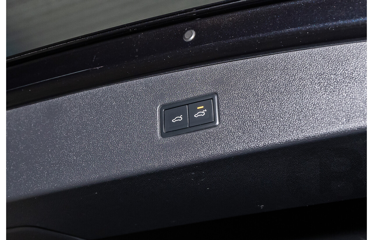 09/2018 Volkswagen Tiguan R-Line ALLSPACE 162 TSI HIGHLINE (AWD) 5NA MY18 4D Wagon Deep Black Pearl Turbo 2.0L - 7 Seater