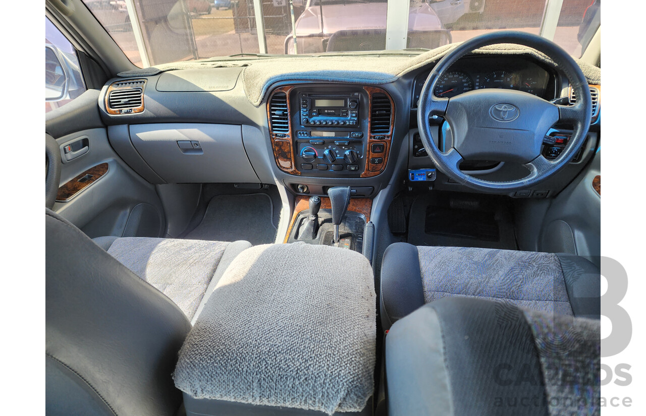 2/2000 Toyota Landcruiser GXL (4x4) FZJ105R 4d Wagon Silver Or Chrome 4.5L