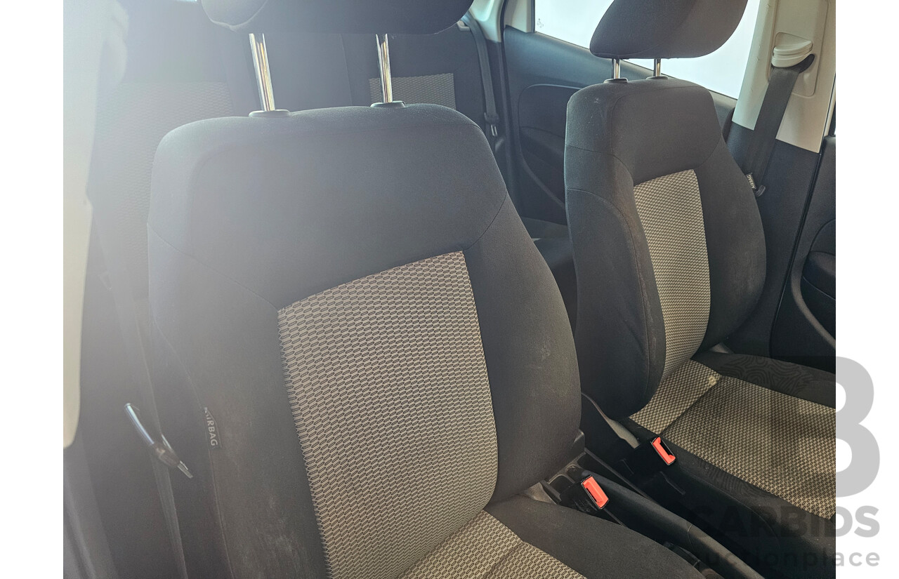 4/2014 Volkswagen Polo Trendline 6R MY14 5d Hatchback White 1.4L