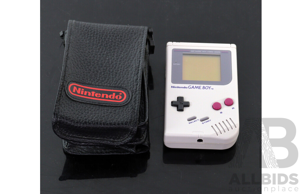 Vintage Nintendo Gameboy in Faux Leather Case Including Tetris Game Cartridge