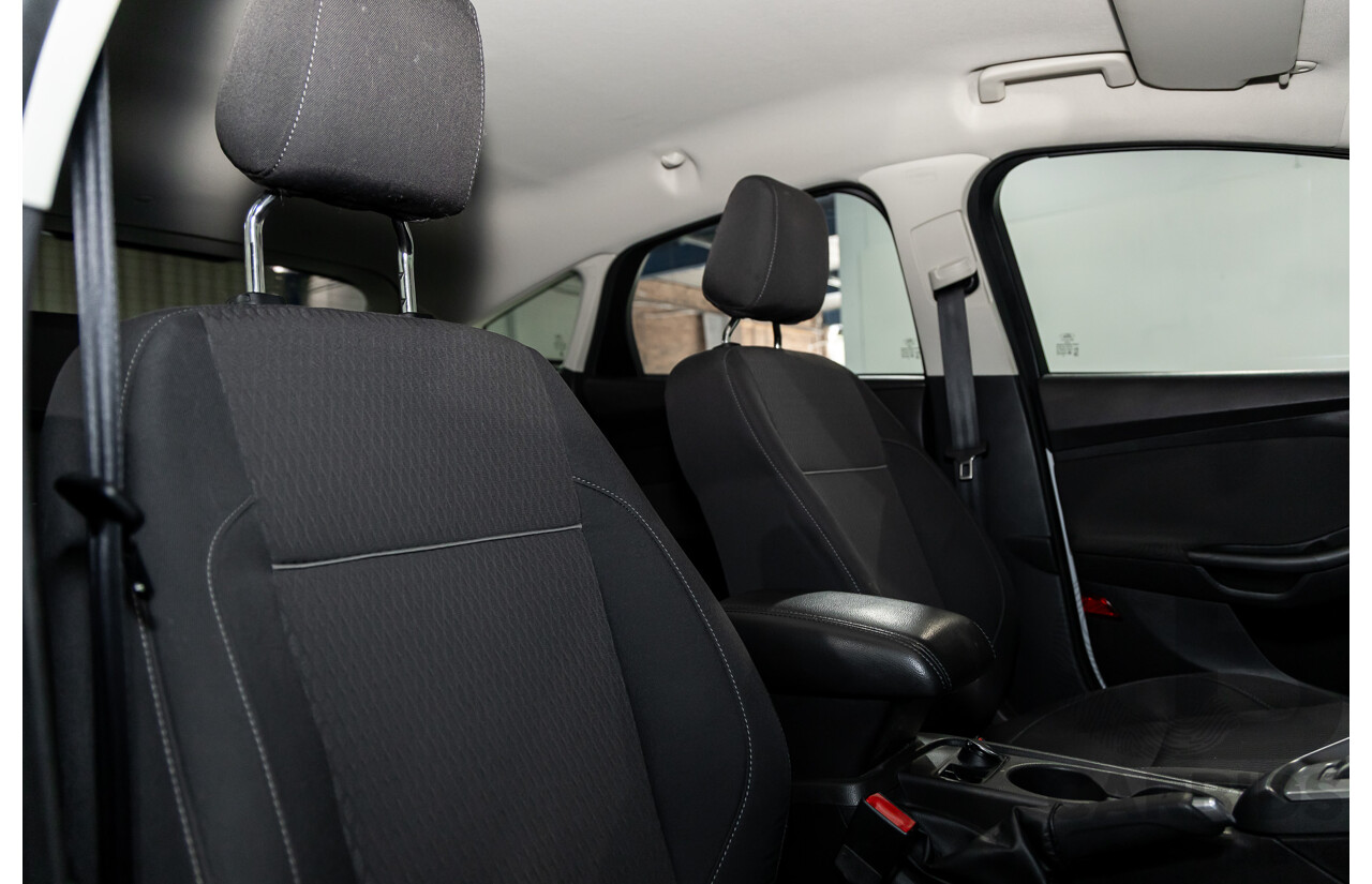 8/2014 Ford Focus Trend LW MK2 Upgrade 5d Hatchback Frozen White 2.0L