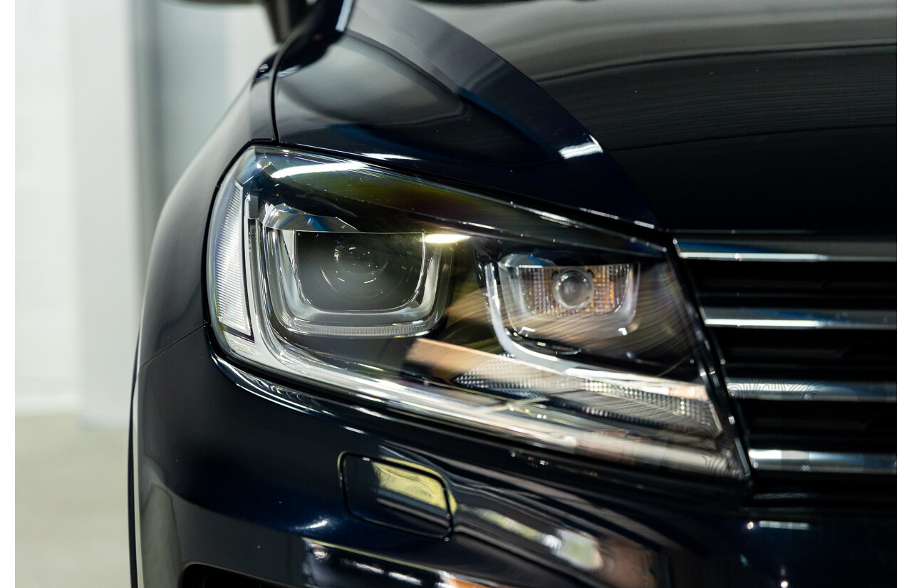 5/2015 Volkswagen Touareg V6 TDI 7P MY15 4d Wagon Moonlight Blue Pearl Turbo Diesel V6 3.0L