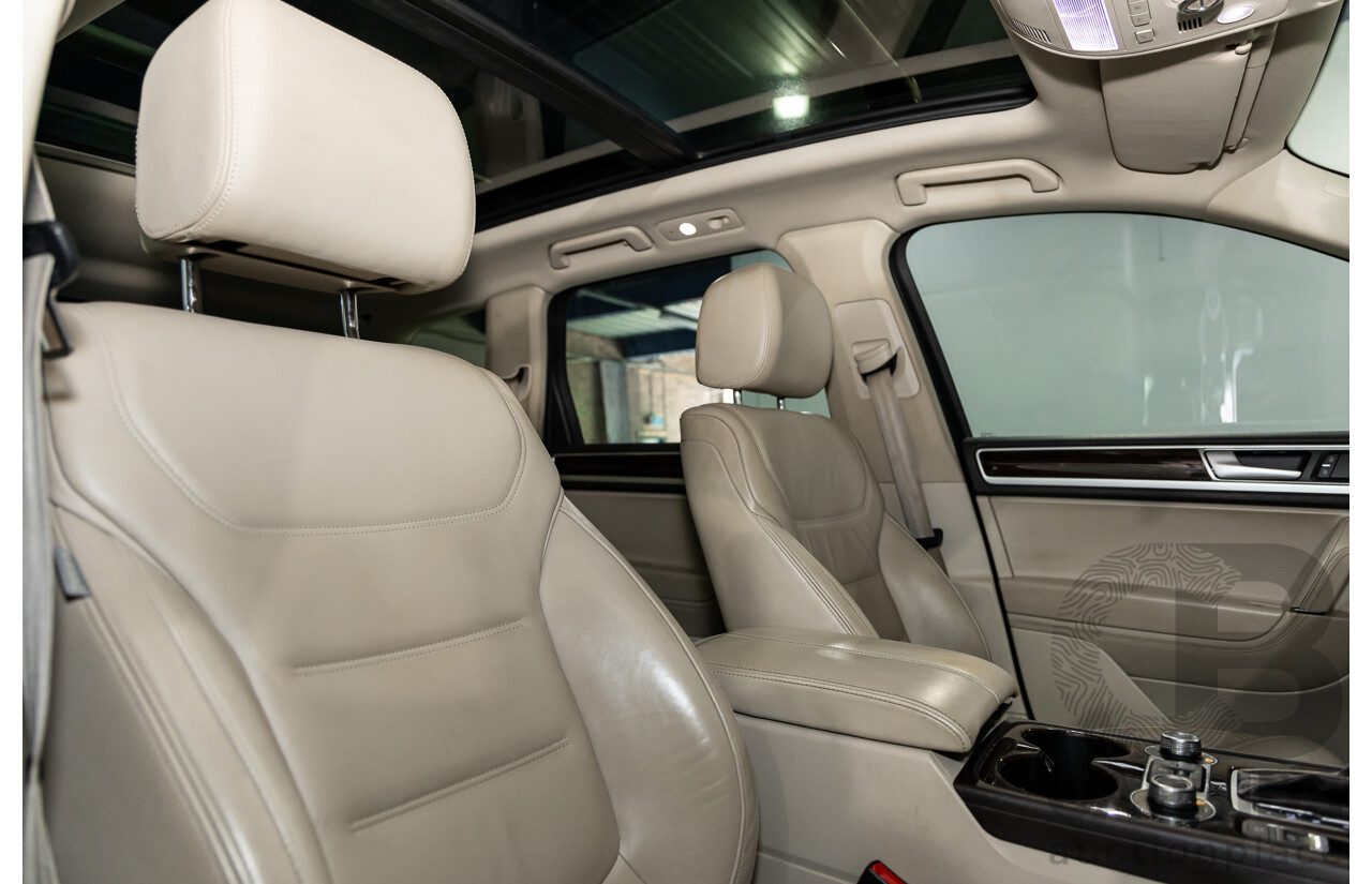 5/2015 Volkswagen Touareg V6 TDI 7P MY15 4d Wagon Moonlight Blue Pearl Turbo Diesel V6 3.0L