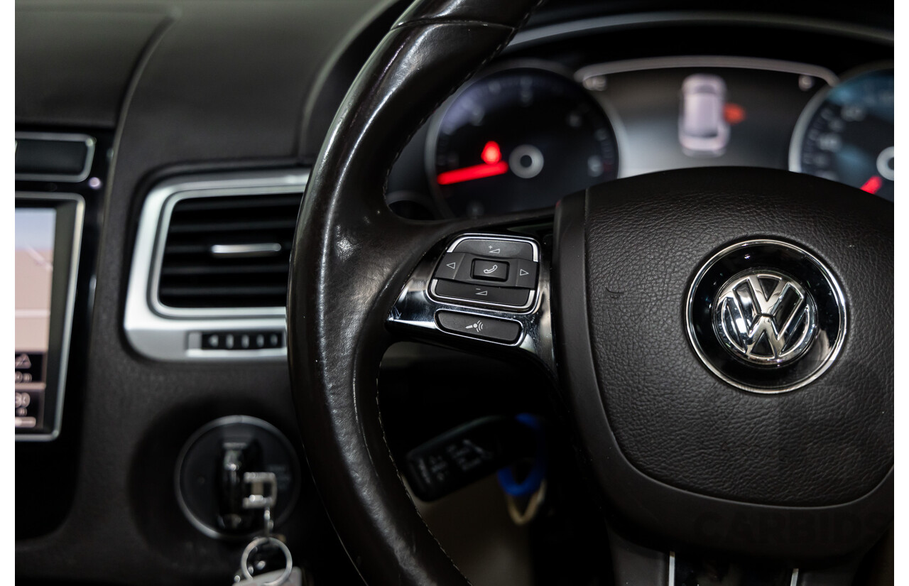 5/2015 Volkswagen Touareg V6 TDI 7P MY15 4d Wagon Moonlight Blue Pearl Turbo Diesel V6 3.0L