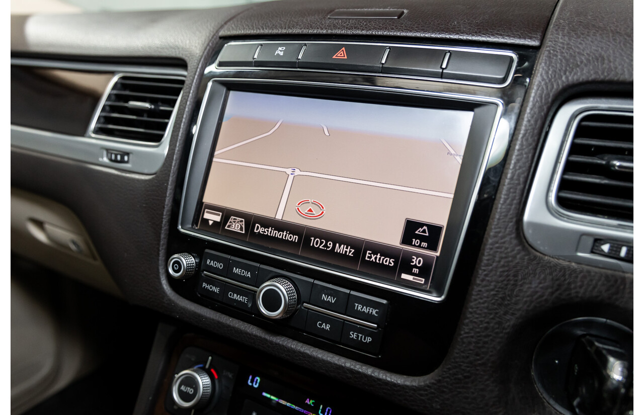 5/2015 Volkswagen Touareg V6 TDI 7P MY15 4d Wagon Moonlight Blue Pearl Turbo Diesel V6 3.0L