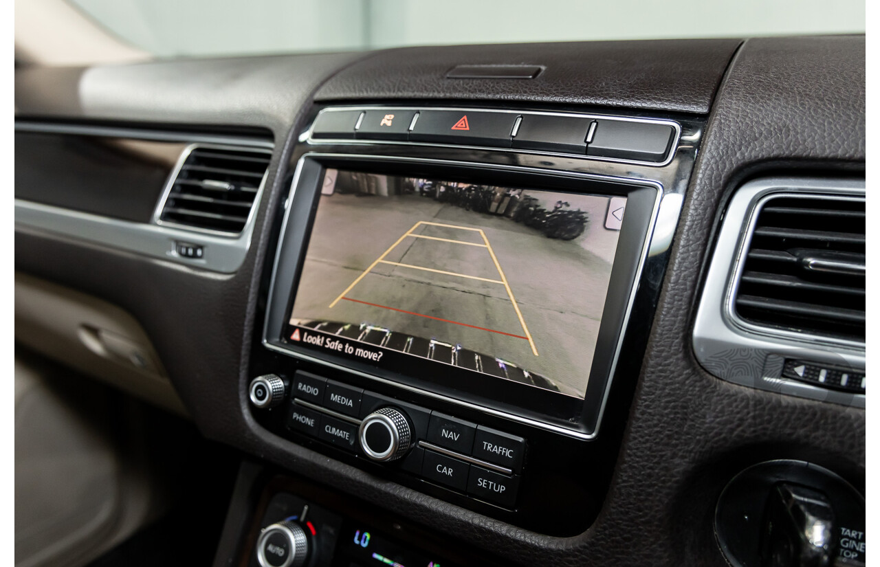 5/2015 Volkswagen Touareg V6 TDI 7P MY15 4d Wagon Moonlight Blue Pearl Turbo Diesel V6 3.0L