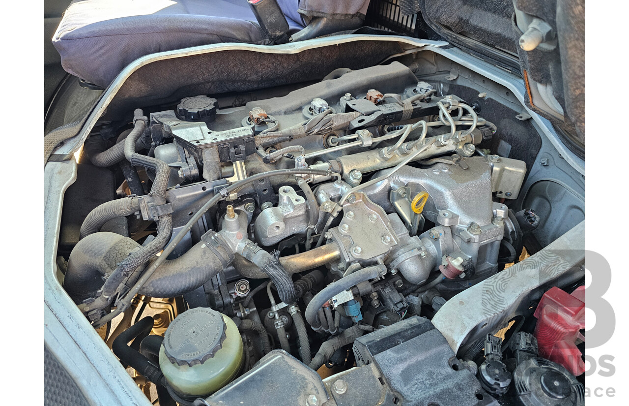 10/2010 Toyota Hiace LWB KDH201R MY11 UPGRADE 4d Van White 3.0L