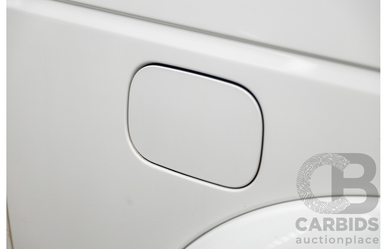 10/2012 Land Rover Discovery 4 3.0 SDV6 SE (4x4) MY12 4d Wagon Fuji White Twin Turbo Diesel V6 3.0L - 7 Seater