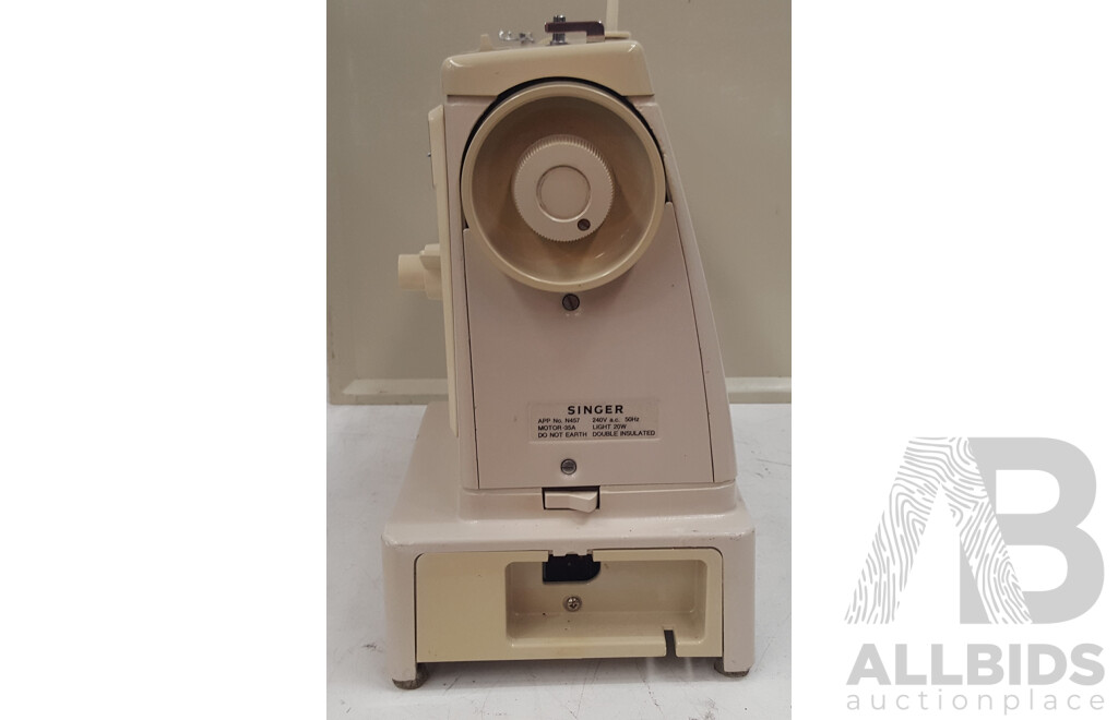 Singer 522 Sewing Machine w/ Pedal