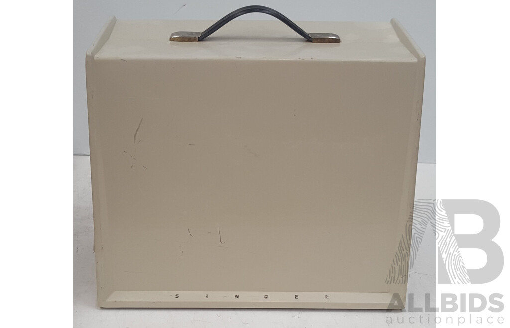 Singer 522 Sewing Machine w/ Pedal