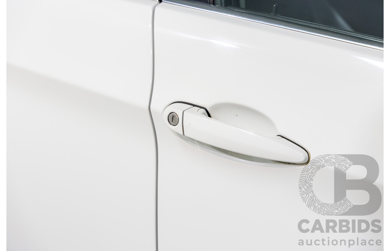 9/2010 BMW 325i Exclusive E90 MY10 4d Sedan Alpine White 2.5L