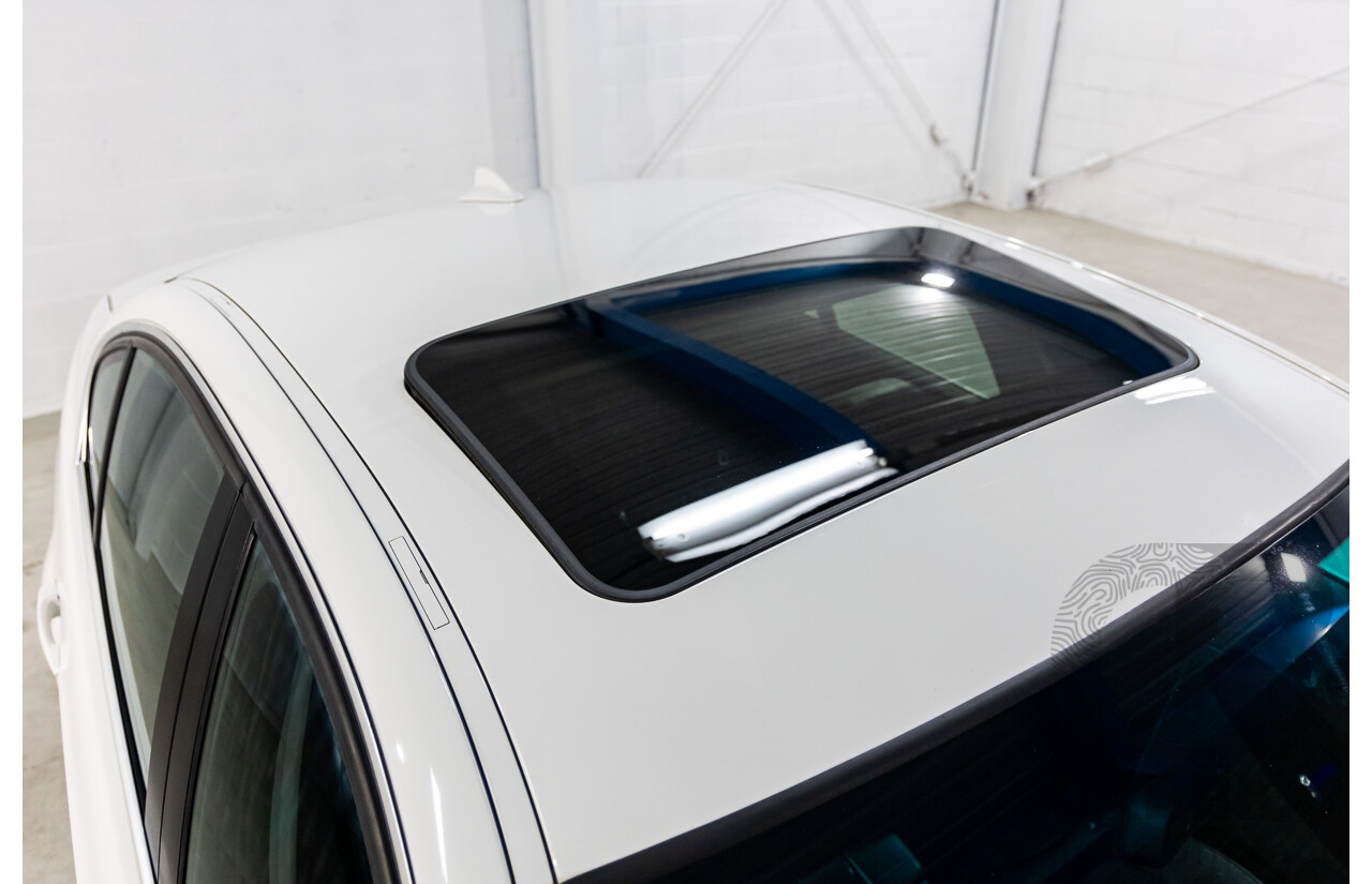 9/2010 BMW 325i Exclusive E90 MY10 4d Sedan Alpine White 2.5L