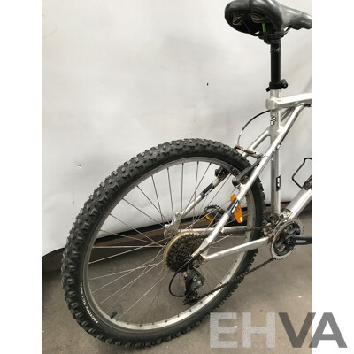 GT Avalanche 2.0 24-Speed Mountain Bike